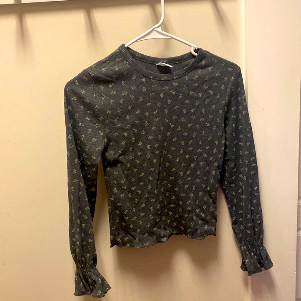 Zara kids ribbed shirt with white flower detailing. Great condition, worn once.